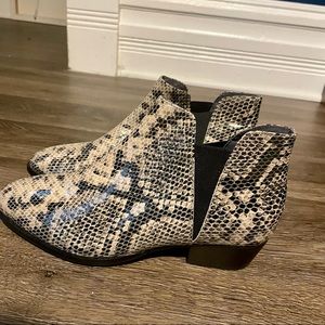 Brand New Seychelles Snake Print Booties